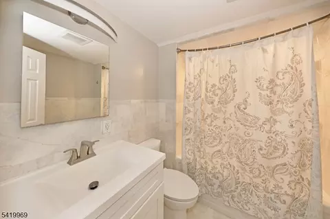 217 Sweetbriar Pl, Paramus, NJ 07652 photo 16