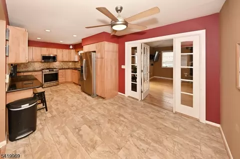 217 Sweetbriar Pl, Paramus, NJ 07652 photo 7