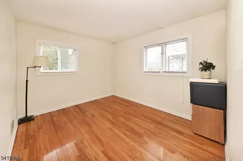 217 Sweetbriar Pl, Paramus, NJ 07652 photo 12