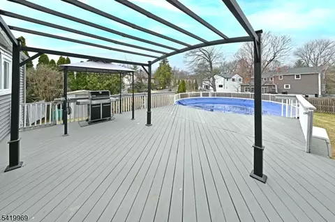 217 Sweetbriar Pl, Paramus, NJ 07652 photo 22