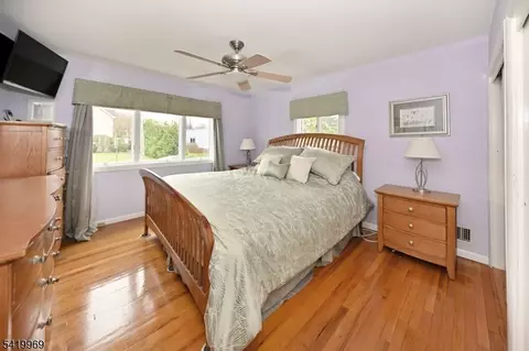 217 Sweetbriar Pl, Paramus, NJ 07652 photo 10