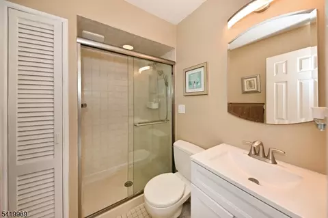 217 Sweetbriar Pl, Paramus, NJ 07652 photo 11