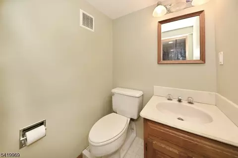 217 Sweetbriar Pl, Paramus, NJ 07652 photo 21