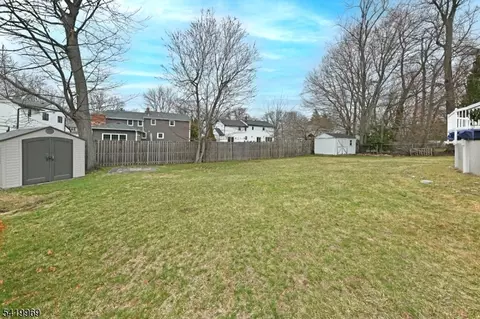 217 Sweetbriar Pl, Paramus, NJ 07652 photo 25