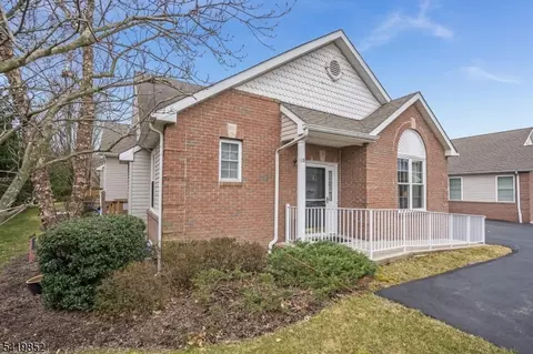 3 Indian Plantation St, Flemington, NJ 08822
