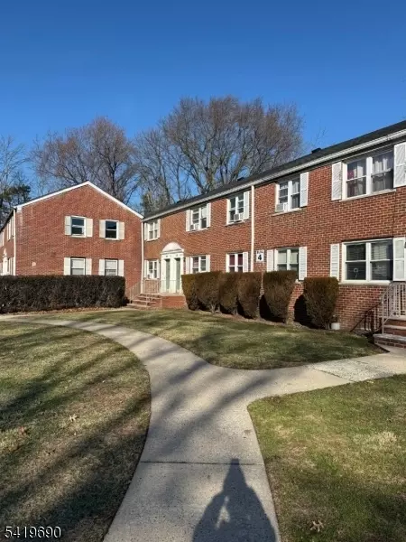 12 A Carolyn Ter #12, Roselle, NJ 07203