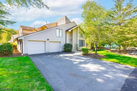 1 Bentley Dr, Franklin Lakes, NJ 07417