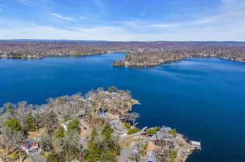 7 Wildwood Shores Dr, Hopatcong, NJ 07843