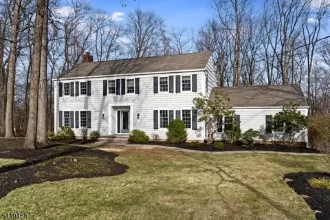 56 Countrywood Dr, Morris Plains, NJ 07950