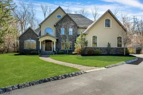 916 Valley Rd, Watchung, NJ 07069