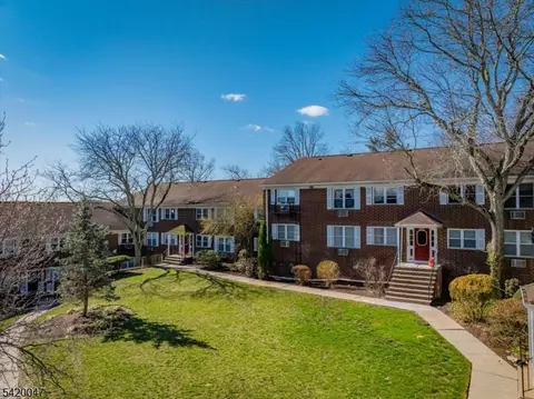 100 Pierson Miller Dr #22, Pompton Lakes, NJ 07442