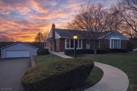 831 Uniontown Rd, Phillipsburg, NJ 08865