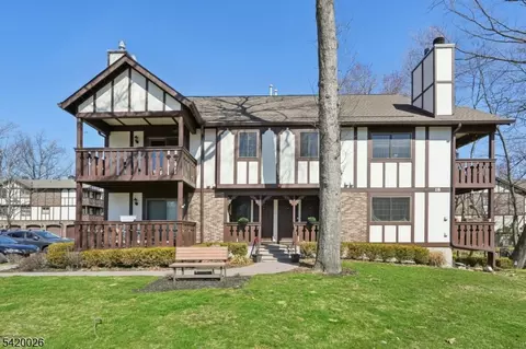 1810 Faulkner Ct, Mahwah, NJ 07430