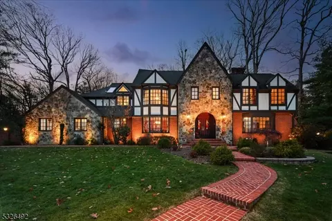 545 Johnston Dr, Watchung, NJ 07069