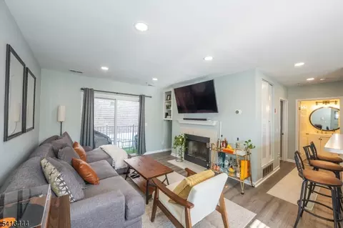 4101 Schindler Ln, Wayne, NJ 07470