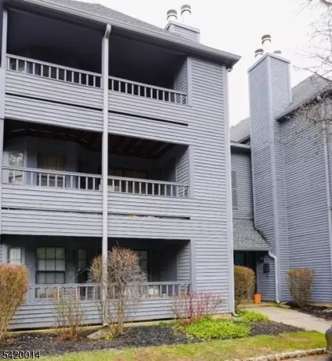 809 Woodhaven Dr, Edison, NJ 08817