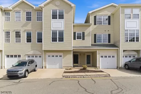 78 Wildflower Ln, Morristown, NJ 07960