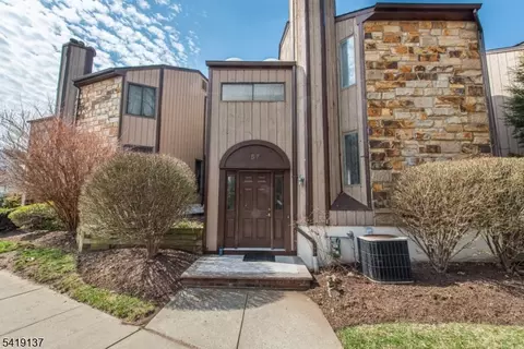 57 Edinborough Ct, Hackettstown, NJ 07840
