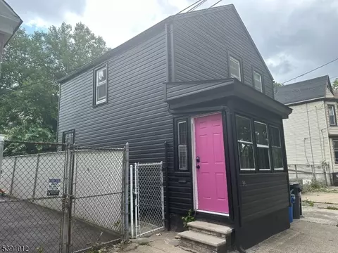 26 Duryea St, Newark, NJ 07103