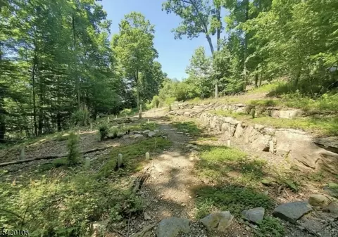 76 Skytop Rd, Andover Twp, NJ 07860