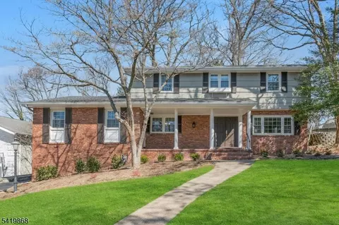 366 Valley View Ave, Paramus, NJ 07652