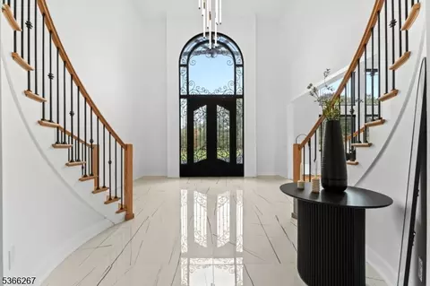 Entry Way - 465 Cherry Ln, Mendham, NJ 07945 photo 3 of 4