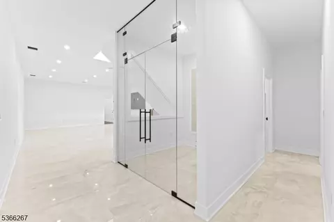 Entry Way - 465 Cherry Ln, Mendham, NJ 07945 photo 4 of 4