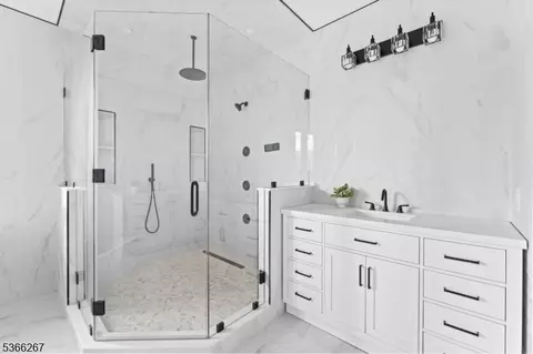 Bath - 465 Cherry Ln, Mendham, NJ 07945 photo 4 of 6