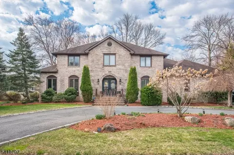 3 S Hampton Dr, Fairfield, NJ 07004