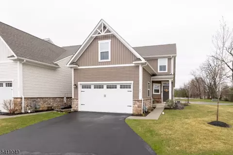 35 Sparrowhawk St, Washington, NJ 07882