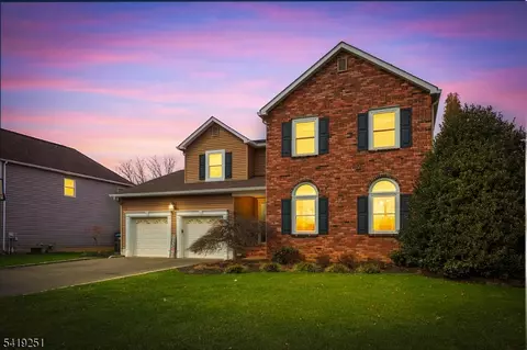 96 Beechwood Cir, Hillsborough, NJ 08844