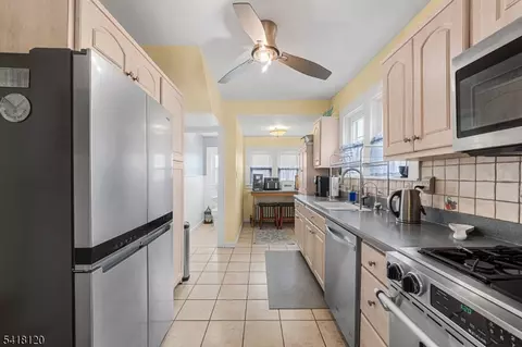 Entry Way - 682 Stelle Ave, Plainfield, NJ 07060 photo 1 of 2