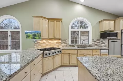 9 Nuthatch Ct, Hackettstown, NJ 07840 photo 11