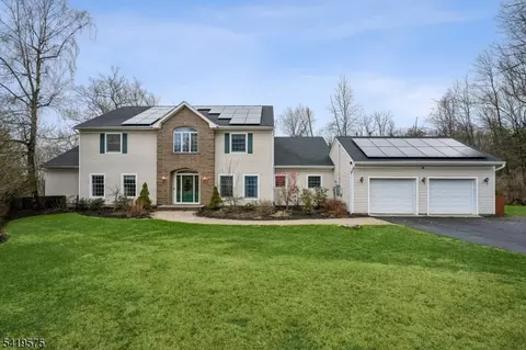 9 Nuthatch Ct, Hackettstown, NJ 07840