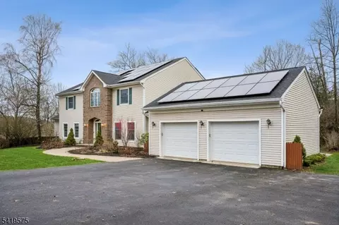 9 Nuthatch Ct, Hackettstown, NJ 07840 photo 2