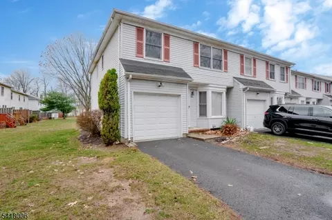 1 Tree Top Rd, Middlesex, NJ 08846