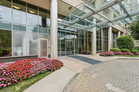 8100 River Rd #210, North Bergen, NJ 07047