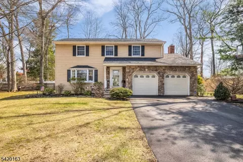 1 Sylvan Ct, Pompton Plains, NJ 07444