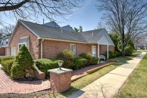 1 Gerald Ct, Lebanon, NJ 08833