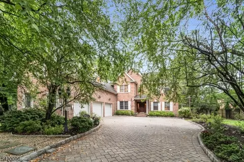 136 Tappan Rd, Norwood, NJ 07648