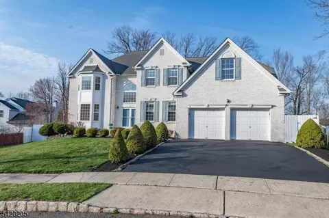 6 Banyan Ct, Edison, NJ 08820
