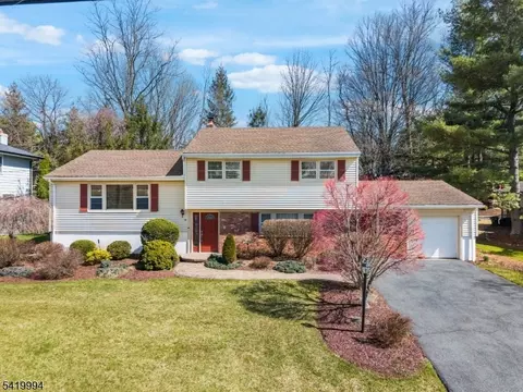 11 Pilgrim Way, Wayne, NJ 07470