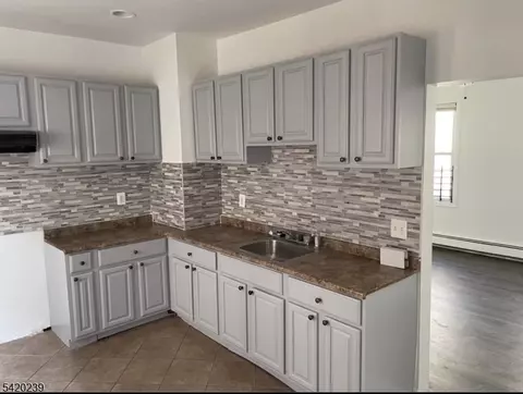 194 Hobson St, Newark, NJ 07112