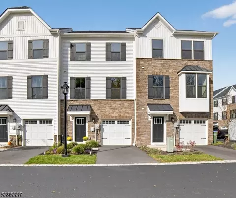 9 Saw Mill Cir, Hackettstown, NJ 07840