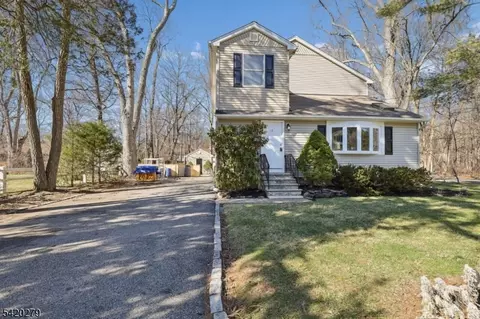 18 South Rd, Wayne, NJ 07470