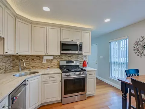 100 Goodwin Dr, North Brunswick Twp, NJ 08902