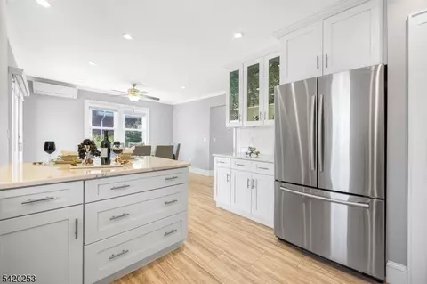 1130 Abbott Blvd, Fort Lee, NJ 07024