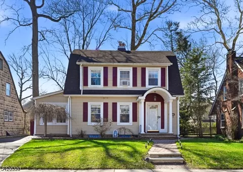 528 Wyndham Rd, Teaneck, NJ 07666