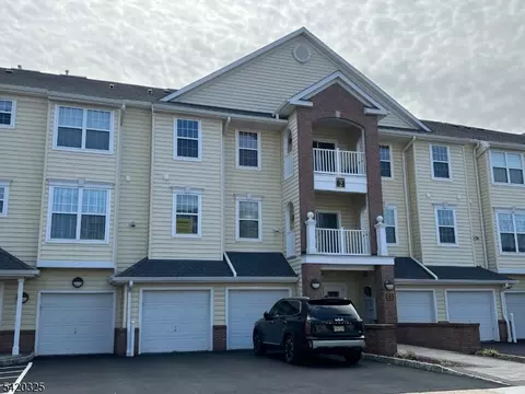 2206 Ambassador Ct, Somerset, NJ 08873
