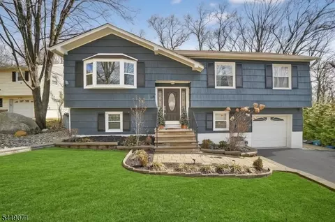 116 Star Lake Rd, Bloomingdale, NJ 07403